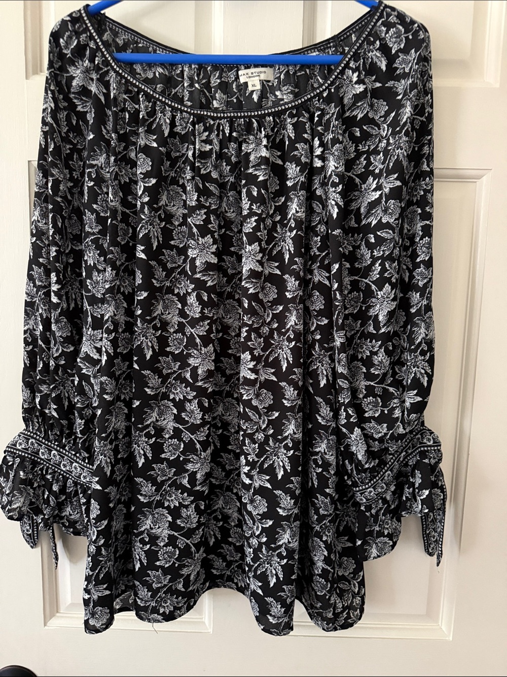Max Studio Black and White Floral Peasant Tunic